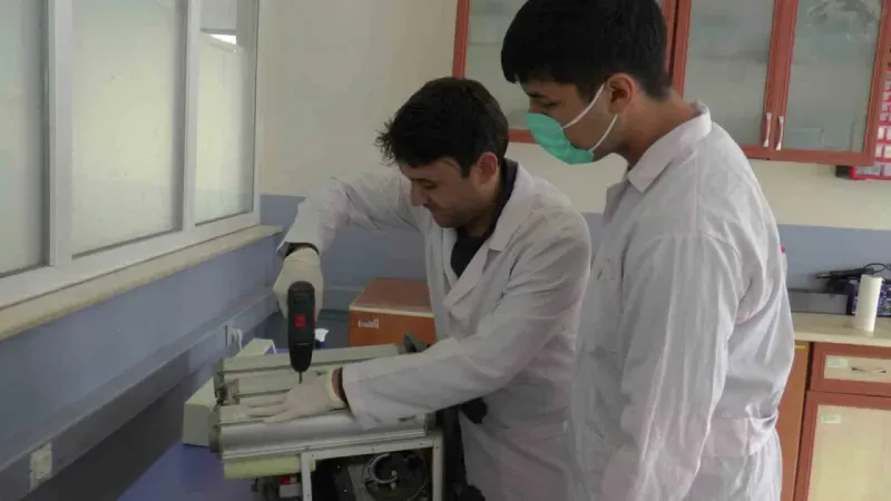 Türkiye’de ilk: Öğrenciler KOAH cihazlarını onarıyor