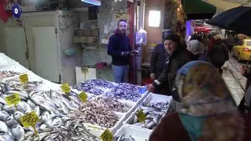 Bu sezon ilk: Kilosu 25 TL’ye düşen hamsi kapış kapış gitti