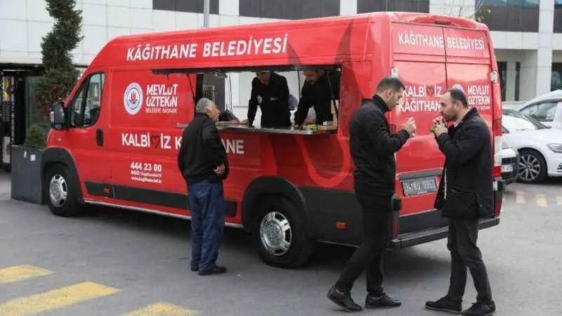 Kağıthane Belediyesi'nden semt pazarlarına sıcak ikramlar