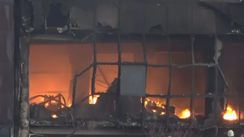 Oyuncak Fabrikası Alev Alev Yandı