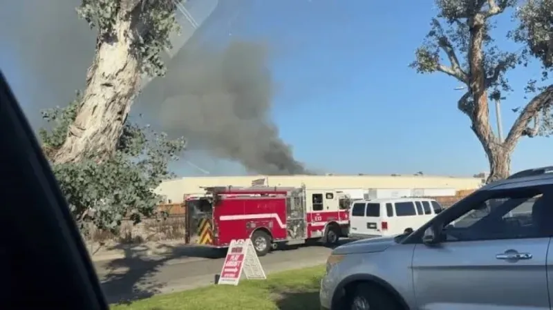 ABD’de tek motorlu uçak, fabrika çatısına düştü: 2 ölü, 18 yaralı