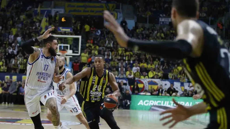 Euroleague’de Türk derbisini Fenerbahçe kazandı