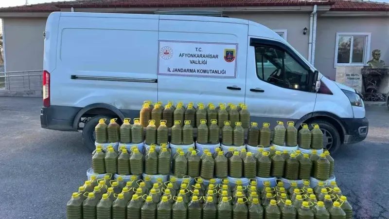 Sahte zeytinyağı ve salça ele geçirildi