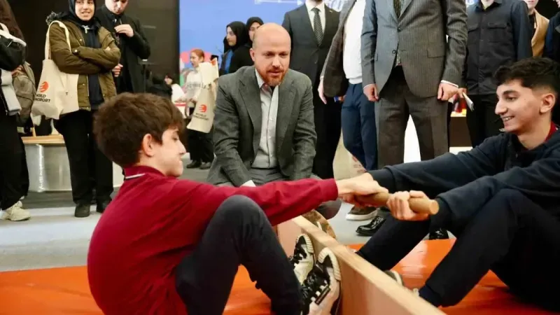 Bilal Erdoğan, Arnavutköylü gençlerle tecrübelerini paylaştı