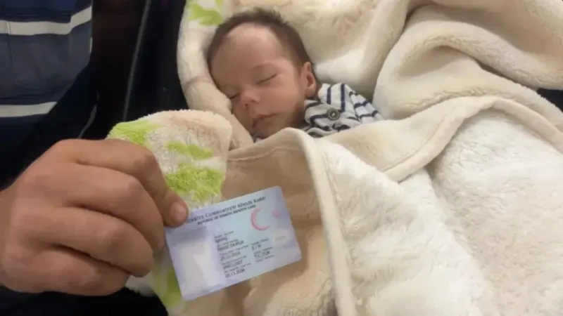 Yeni doğan bebeğine Ferdi Tayfur ismini koydu