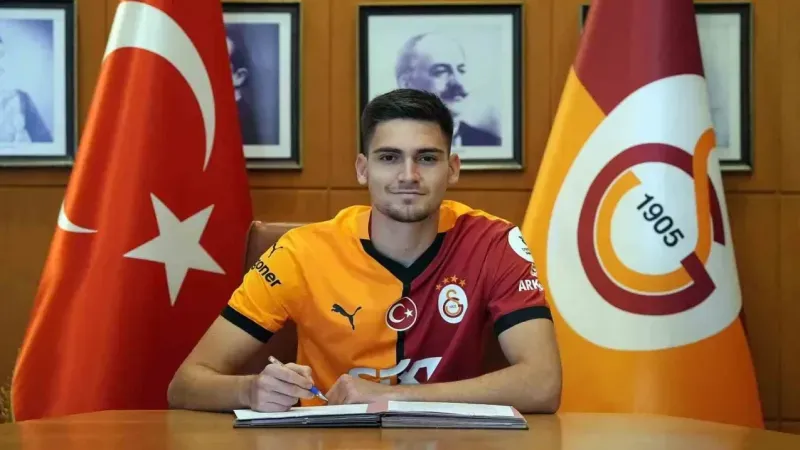Galatasaray, iki genç futbolcunun sözleşmesini uzattı