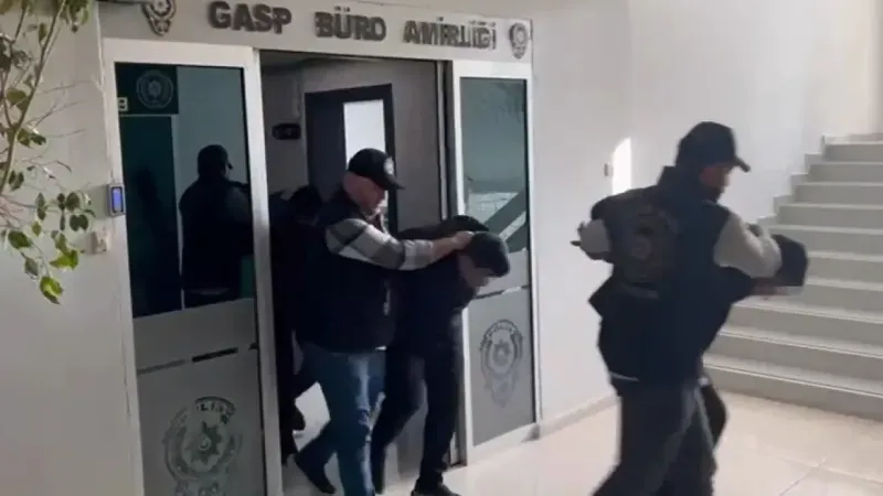 İzmir’de sahte polis dehşeti