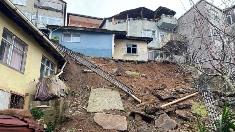 Beykoz’da 5 metrelik istinat duvarı çöktü