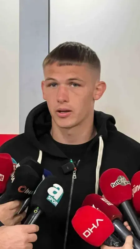 Trabzonspor’un yeni transferi Danylo Sikan, Trabzon’da