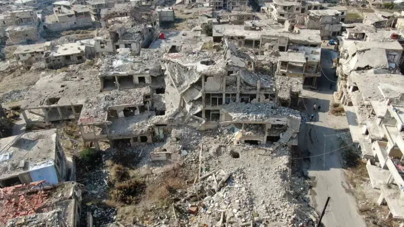 Suriye’de bombalanan binalar onarılıyor