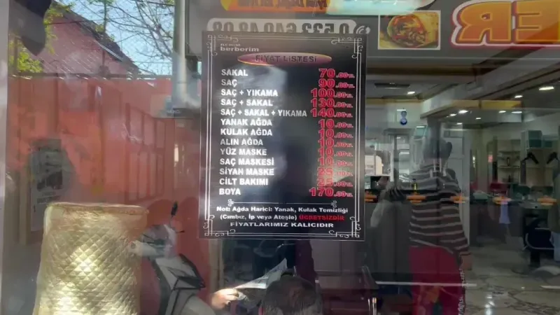 Enflasyon ve fahiş fiyatlara kafa tutan berberde saç tıraşı 90 TL