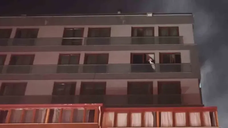 Pamukkale’de 7 katlı rezidansta yangın çıktı