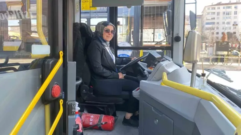 Halk otobüsüyle binlerce can taşıyor