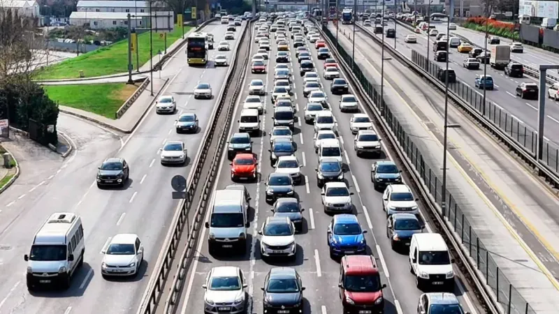 İstanbul’da bayram tatilinde trafik yoğunluğu yüzde 80’e ulaştı