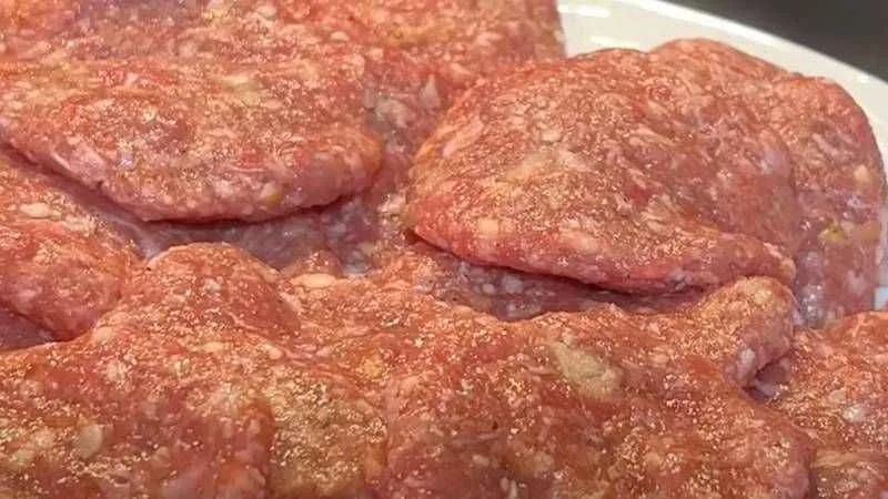 30 yıllık ustası sırrı açıkladı. Harca ekleyince köfte asla sönmüyor ve dağılmıyor