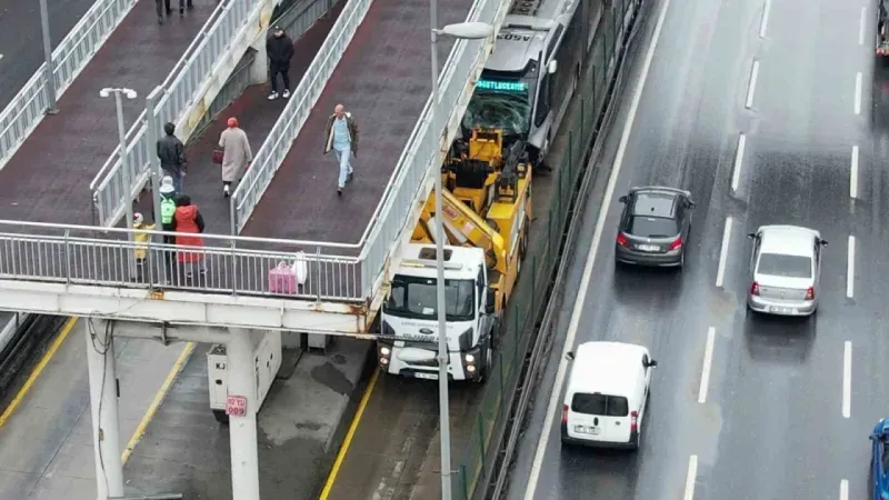 Avcılar’da metrobüs kazası: 21 yaralı