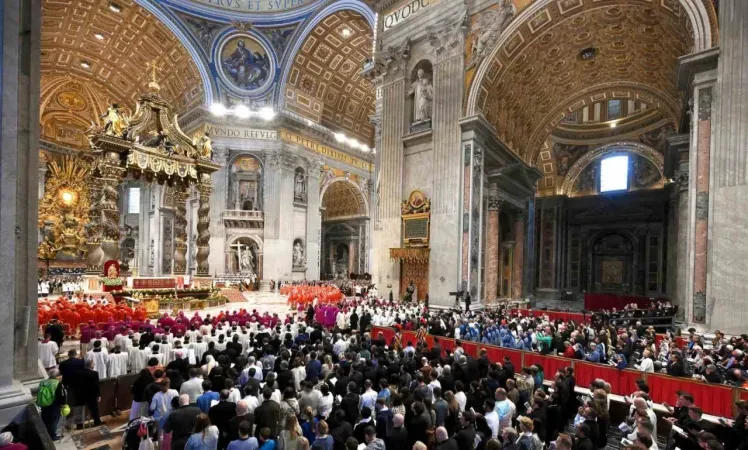 Vatikan’da papa seçimi başlıyor