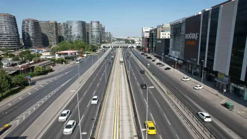 Bayramın ilk gününde yollar boş kaldı