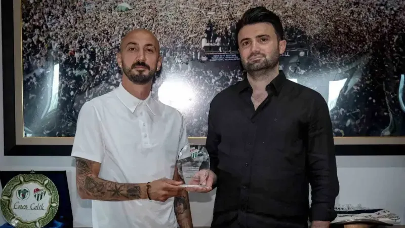 Bursaspor Ahmet İlhan Özek ile yollarını ayırdı