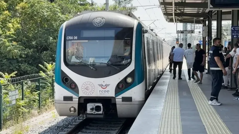 Marmaray’da raylara atlayan kişi intihar etti
