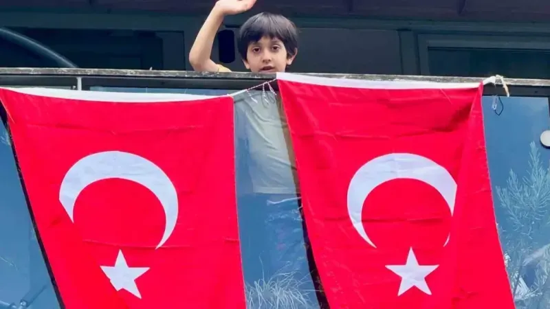 Cumhurbaşkanı Erdoğan’ın bayrak çağrısına İstanbul’dan yanıt