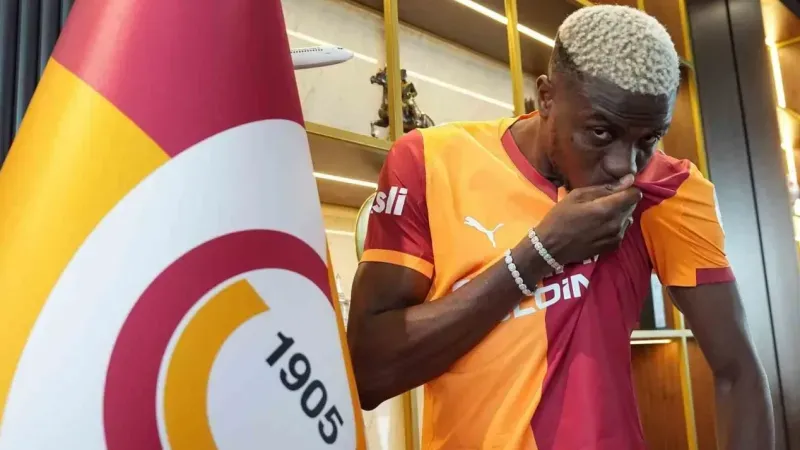 Galatasaray, Osimhen ile 4 yıllık sözleşme imzaladı