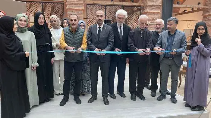 Tezhip sergisi sanatseverlere kapılarını açtı