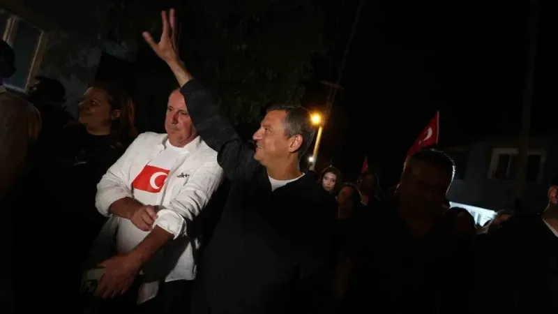 CHP Genel Başkanı Özel, Zafer Yolu’ndan Kocatepe’ye yürüdü