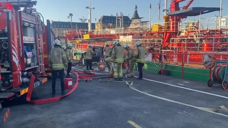 Haydarpaşa Limanı’nda yakıt ikmal gemisinde yangın