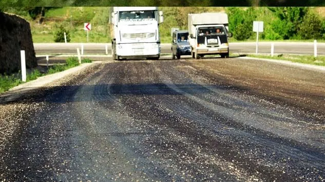 Çöl sıcakları asfalt eritiyor