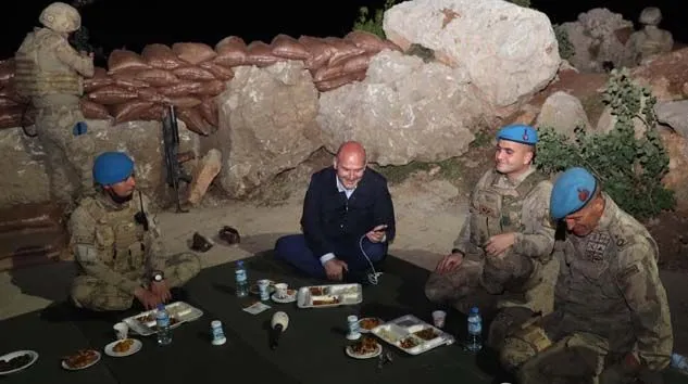 Süleyman Soylu iftarını askerlerle Namaz Dağı’nda açtı