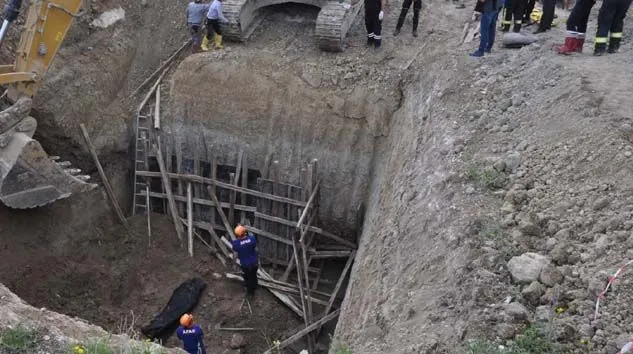 Göçük altında kalan Ali Ek hayatını kaybetti