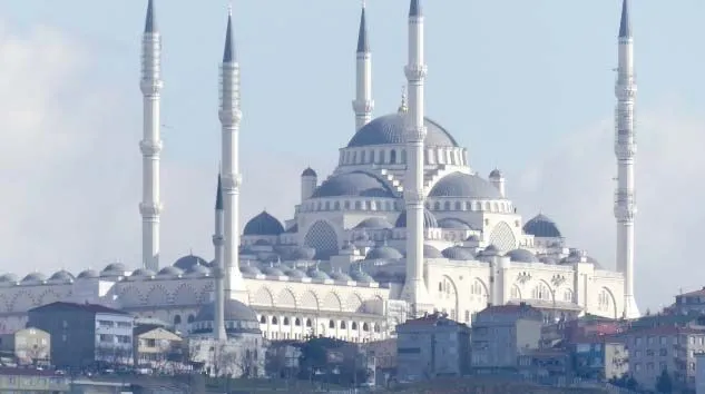 Büyük Çamlıca Camisi ibadete açıldı