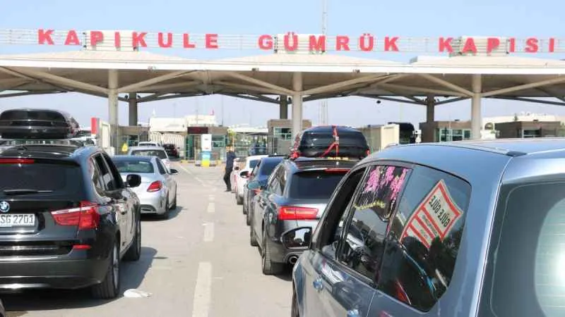 Gurbetçilerin bayram için Türkiye’ye girişleri başladı