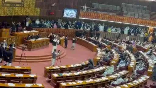 Pakistan’da Şahbaz Şerif yeniden başbakan seçildi