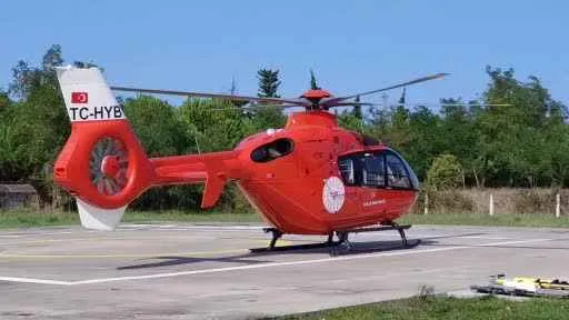 Ambulans helikopter 9 aylık bebek ve 79 yaşındaki yaşlı kadının yardımına yetişti