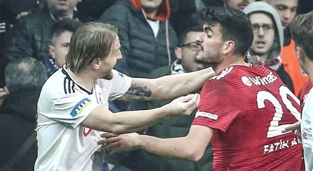 Beşiktaş yenildi AbdullahAvcıistifa TT oldu