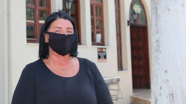 Ezandan etkilenen İrlandalı turist topladığı imzaları Kaymakamlığa teslim etti