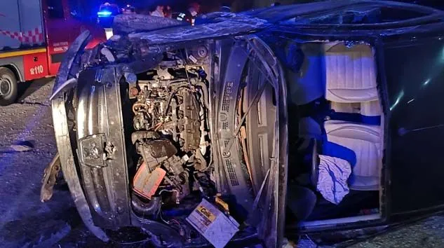 Alkollü sürücünün kullandığı kamyonet yan yattı: 1 ölü, 5 yaralı