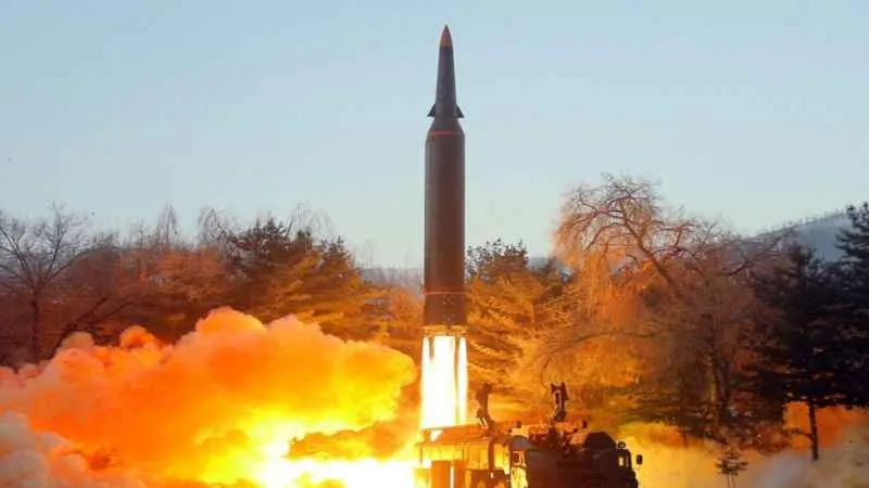 Kuzey Kore kıtalararası balistik füze fırlattı