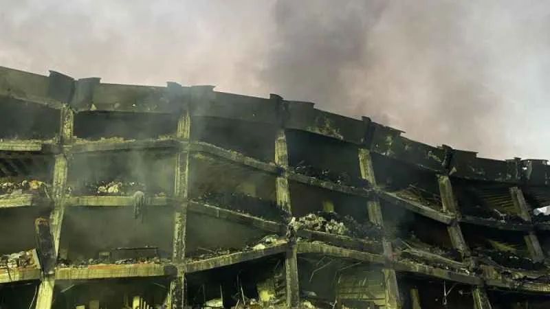 İş hanının söndürme çalışmaları 3 gündür devam ediyor