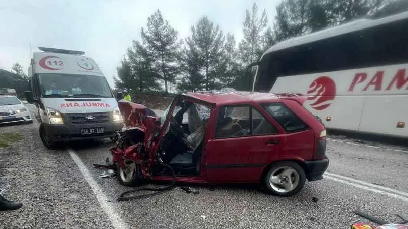 Muğla'da yolcu otobüsü ile otomobil çarpıştı: 2 ölü