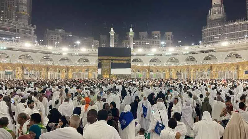 Milyonlarca hacı adayı Kâbe'ye kavuştu