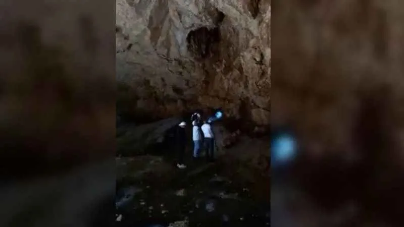 Buz mağarasında feci ölüm