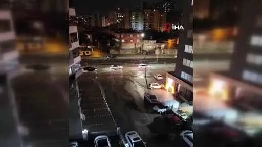 Adana’da sağanak yağış etkili oldu, yollar su altında kaldı