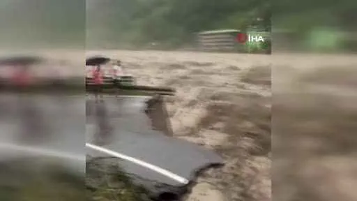 Hindistan’da sel felaketi: 23 asker kayıp