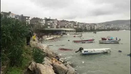 Bursa'da yaşanan fırtına sonrası tekneler alabora oldu