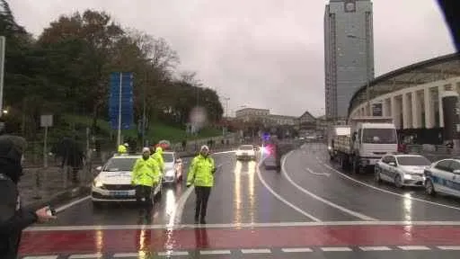 Beşiktaş ve Fenerbahçe stada giriş yaptı