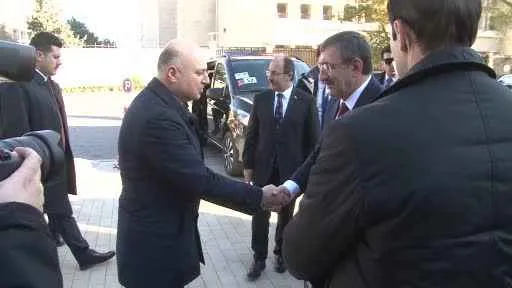 Cumhurbaşkanı Yardımcısı Yılmaz'dan Bakü'de şehitliklere ziyaret