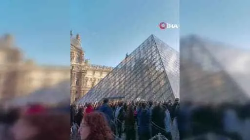 Fransa’da iklim aktivistlerinden Louvre piramidine boyalı saldırı